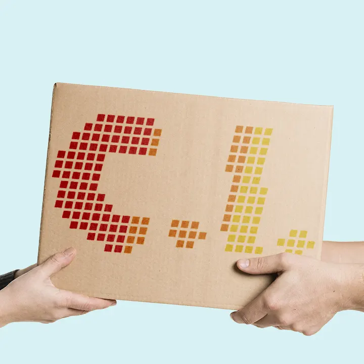 FET Regeltouren – Zuverlässige Werk- und Linienverkehre mit Corporate Identity Hände übergeben ein Paket mit C.I.-Aufdruck – FET organisiert regelmäßige Werkverkehre, Filialbelieferungen und individuelle Regeltouren mit eigenem Fuhrpark.